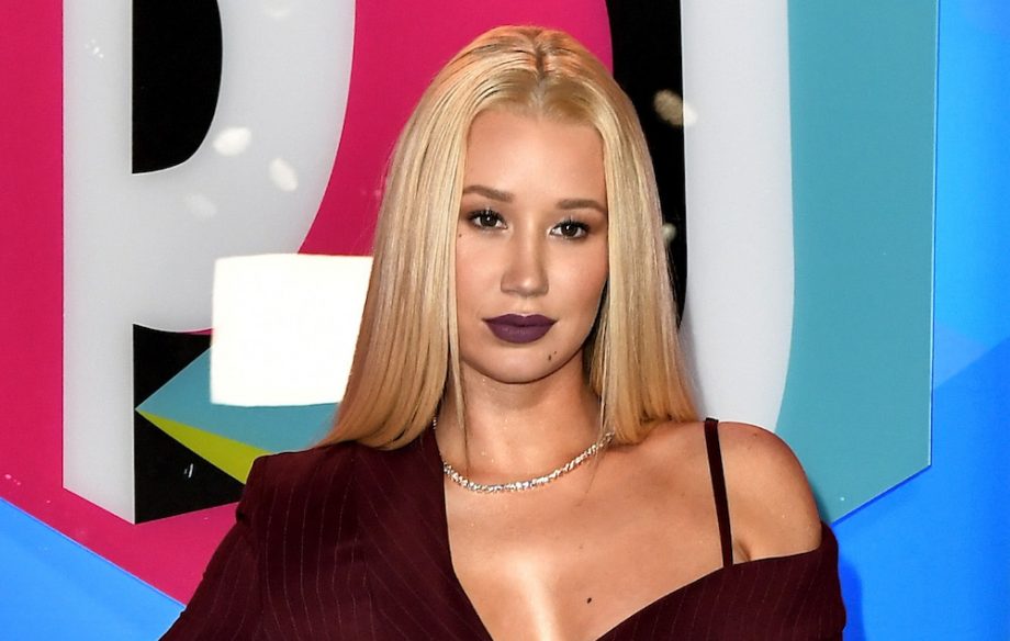 Φωτογραφίες: Η Iggy Azalea ποζάρει γυμνή… για να βρει την αληθινή αγάπη