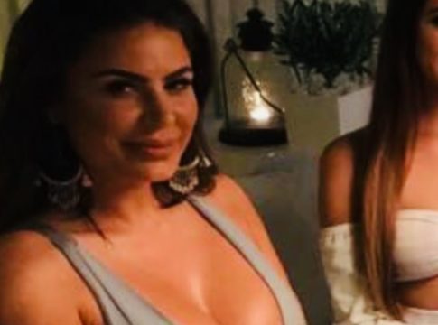 Λέξι Στίβενς: Το «θωρηκτό» του Playboy επέστρεψε στη Μύκονο