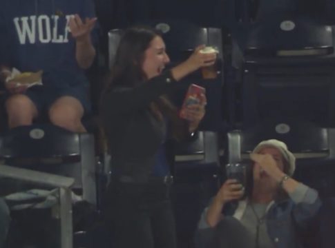 Μπάλα μπέιζμπολ προσγειώθηκε σε ποτήρι φιλάθλου γεμάτο μπύρα (vid)