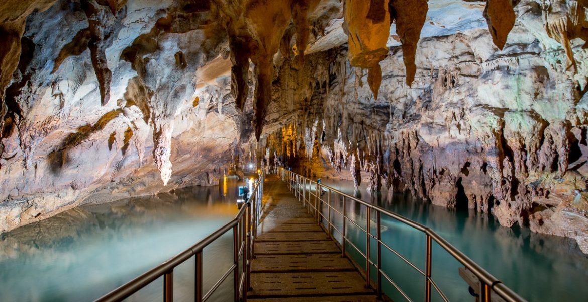 Τα 10 πιο όμορφα και απόκοσμα σπήλαια στην Ελλάδα! (pics)