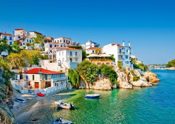 Ποιο είναι το νησί που προτιμούν οι Έλληνες και ποιο νησί οι ξένοι τουρίστες;