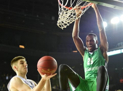 Κλείνει στην Κουμπάν ο Τζαζουάν Τζόνσον