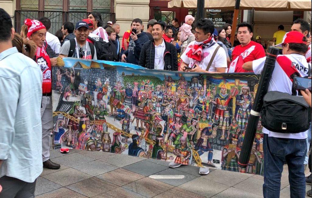 Μουντιάλ : Κατέκλυσαν την κόκκινη πλατεία οι Περουβιανοί