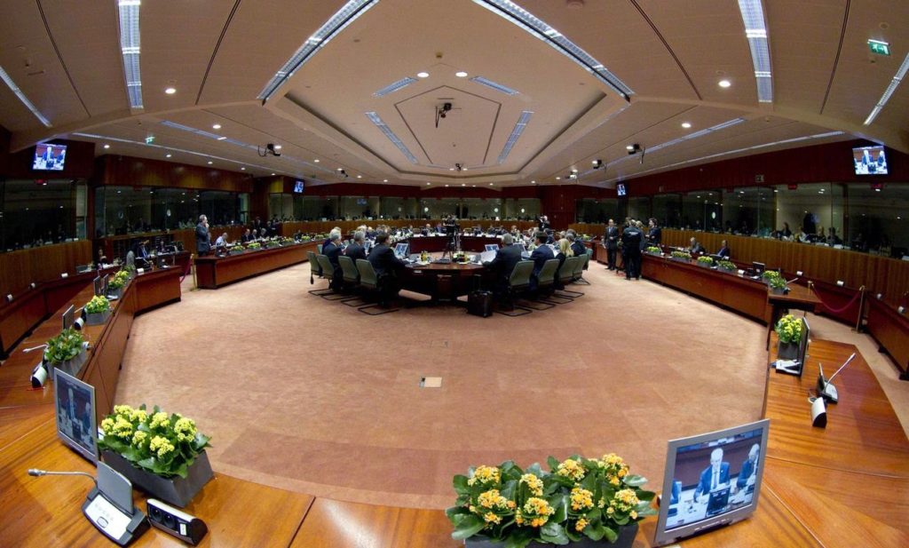 Σκληρές αντιπαραθέσεις, ολονύχτιες διαπραγματεύσεις και η συμφωνία των «28»