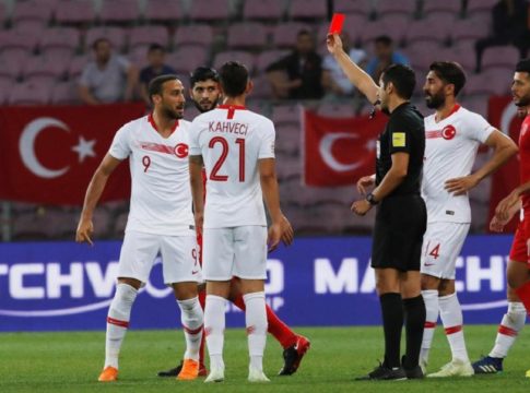 Αποτρόπαια χειρονομία του Τοσούν προς οπαδό (vid)