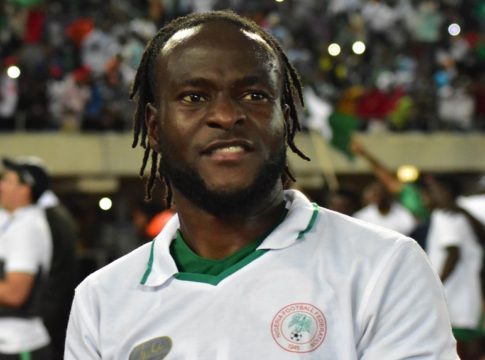 Βίκτορ Μόουζες : Από Νιγηριανός, Άγγλος και πάλι πίσω