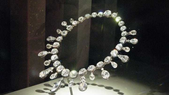 Κοσμήματα που ανήκαν στη Μαρία Αντουανέτα σε δημοπρασία στη Γενεύη