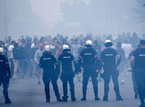 «Πόλεμος» στο Βελιγράδι μεταξύ οπαδών Παρτιζάν και Ερυθρού Αστέρα! (vid)