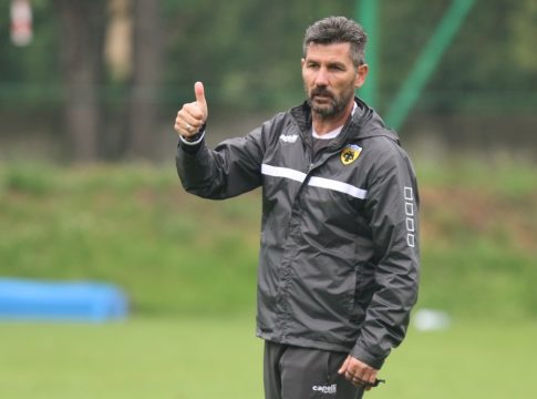 Με γλυκά στα Σπάτα ο Ουζουνίδης