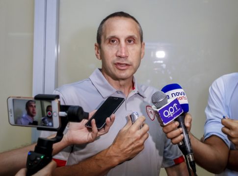 Μπλατ : «Νιώθω τυχερός και περήφανος. Κοιτάμε για άλλον έναν παίκτη»