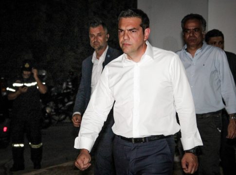 Άμα μπει φωτιά, στο σπίτι σου, κάνε ότι κοιμάσαι
