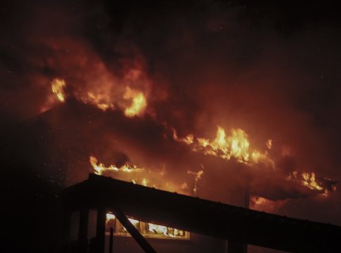 Το μόνο που μας έχει μείνει είναι η ανθρωπιά μας