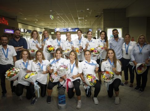 Επέστρεψαν στην Ελλάδα οι ασημένιες πρωταθλήτριες Ευρώπης (pics)