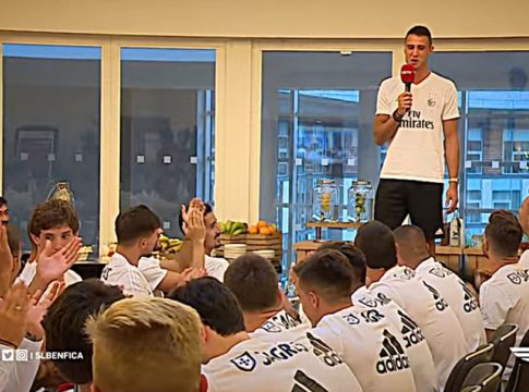 Ο Βλαχοδήμος… ερμηνεύει Παντελίδη και αποθεώνεται! (vid)