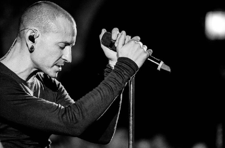 Chester Bennington: Ένας χρόνος χωρίς τον χαρισματικό τραγουδιστή των Linkin Park