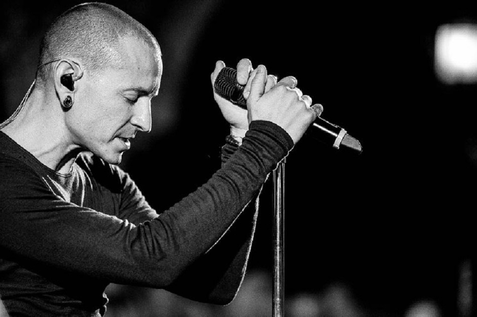 Chester Bennington: Ένας χρόνος χωρίς τον χαρισματικό τραγουδιστή των Linkin Park