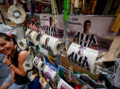 Η ξεχωριστή «υποδοχή» των Ναπολιτάνων στον Κριστιάνο! (pics)