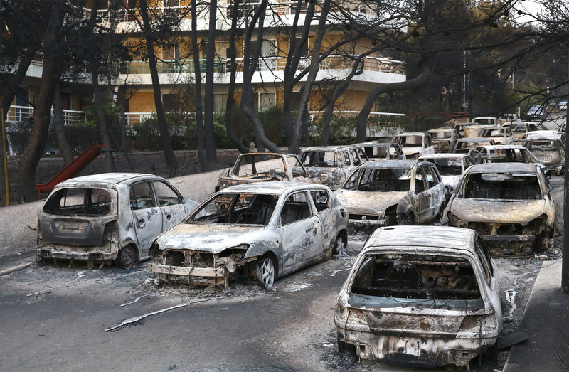 Μάτι: Διορίζουν στο Δημόσιο συγγενείς θυμάτων, αλλά ξεχνούν τις αποζημιώσεις