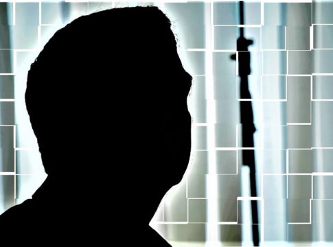 Η συνωμοσιολογία δεν είναι απάντηση