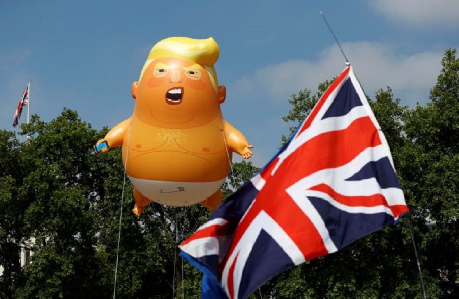 Ο Τραμπ έγινε αερόστατο στον ουρανό του Λονδίνου