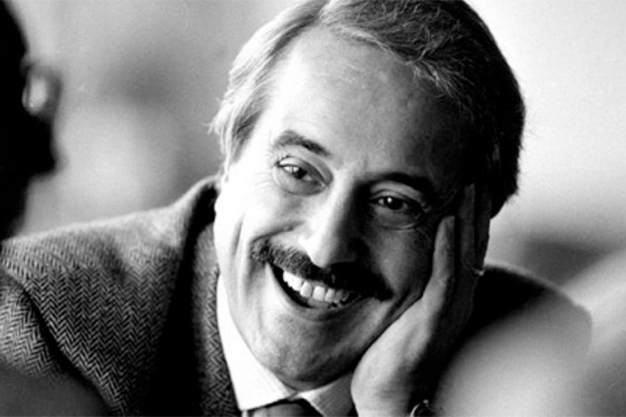 Giovanni Falcone : Ο άνθρωπος που τα έβαλε με τη μαφία