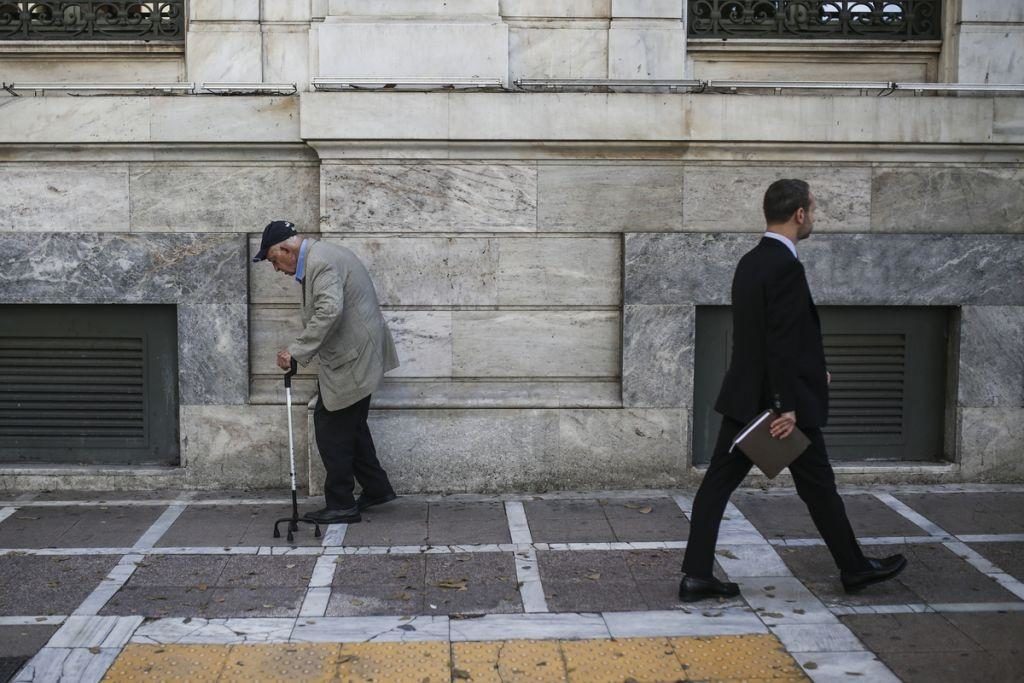Κυβερνητική «σπέκουλα» με τις μειώσεις στις συντάξεις