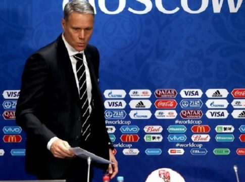 Φαν Μπάστεν : «Ο Νεϊμάρ κάνει τον κόσμο να γελάει»