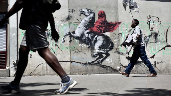 Άγνωστα έργα του Banksy παρουσιάζει η γκαλερί Lazinc