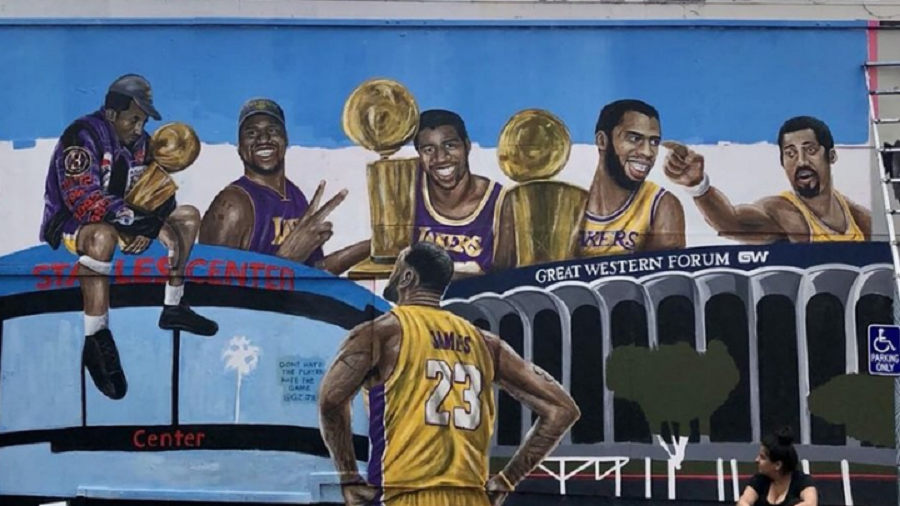 Εντυπωσιακή τοιχογραφία του King James στο Λος Άντζελες!