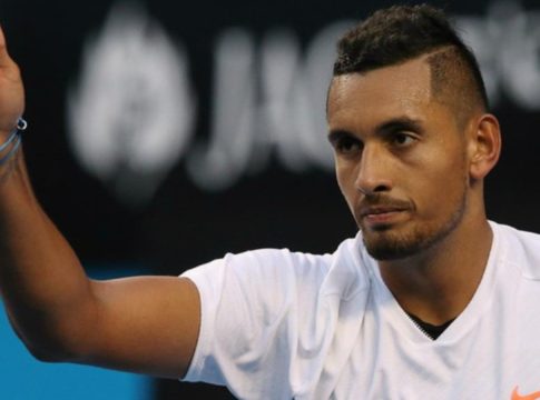 Έπος: O Κύργιος ξέχασε τα παπούτσια του! (vid)