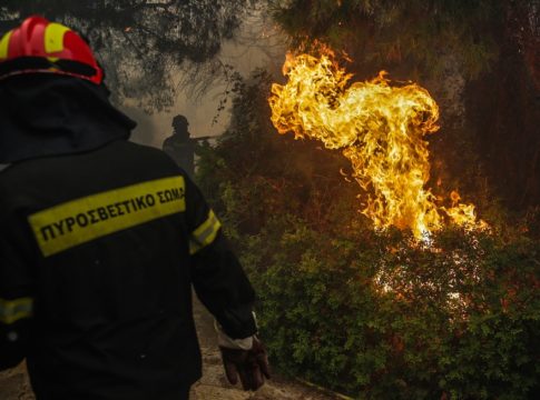 ΦΩΤΙΑ ΤΩΡΑ : Πυρκαγιά Μαραθώνα – Συναγερμός στην Πυροσβεστική