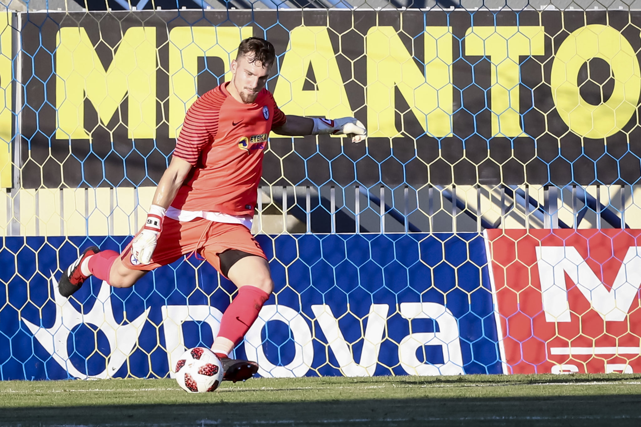 Trollάρισμα Κιβρακίδη σε Μέγερι: «Δεν πιάνεις ούτε πετσέτα» (pic)