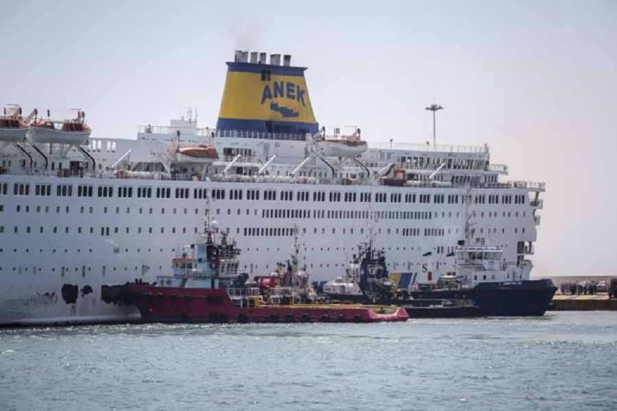 Τι δυσκολεύει την κατάσβεση της φωτιάς στο πλοίο «Ελευθέριος Βενιζέλος»