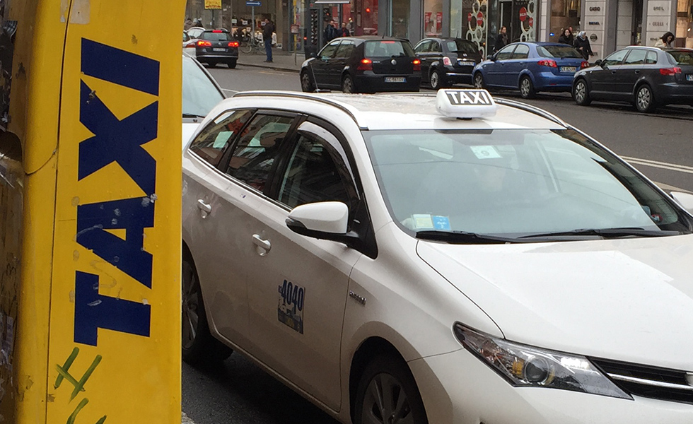 Μιλάνο: Πρόστιμα σε οδηγούς ταξί που φορούν βερμούδα λόγω καύσωνα