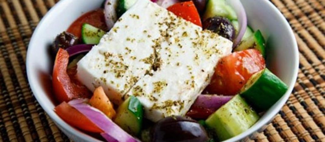 Σε ποιο μέρος της Ελλάδας έφτιαξαν για πρώτη φορά χωριάτικη σαλάτα | to10.gr Σε ποιο μέρος της Ελλάδας έφτιαξαν για πρώτη φορά χωριάτικη σαλάτα | to10.gr