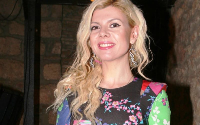 Στο Δαφνί ξανά η ηθοποιός Τριανταφύλλη Μπουτεράκου- Τι υποστηρίζει μέσα από το ψυχιατρείο