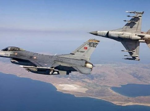 Μπαράζ τουρκικών παραβιάσεων πάνω από το Αιγαίο