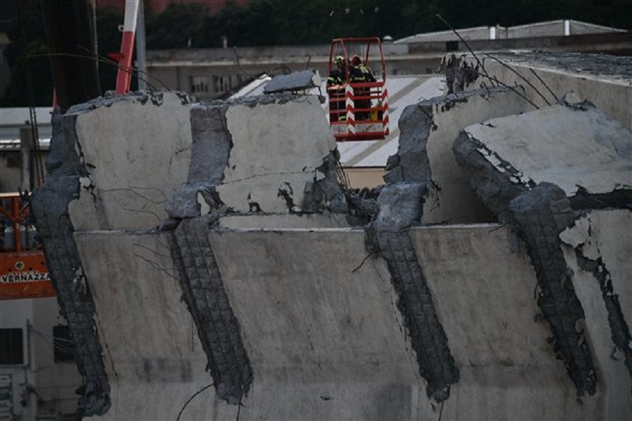 Τραγωδία στη Γένοβα : Βρέθηκαν κι άλλες σοροί στα συντρίμμια της οδογέφυρας