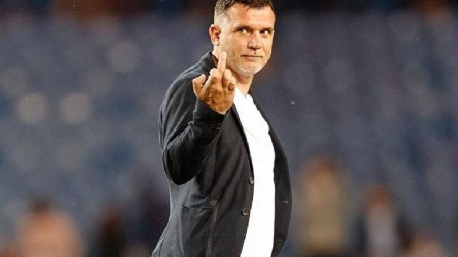 Αποκλείστηκε, εκνευρίστηκε και σήκωσε το μεσαίο δάχτυλο (pic)