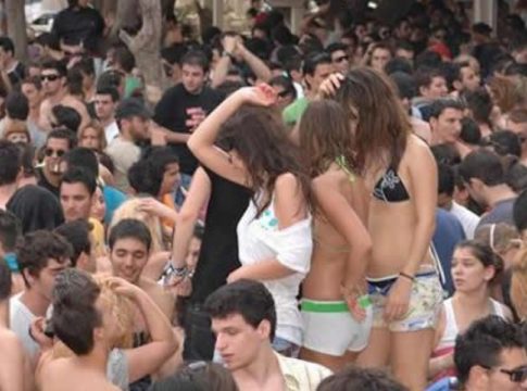 Οι Ιταλίδες που τρέλαναν τη Μύκονο (βίντεο)