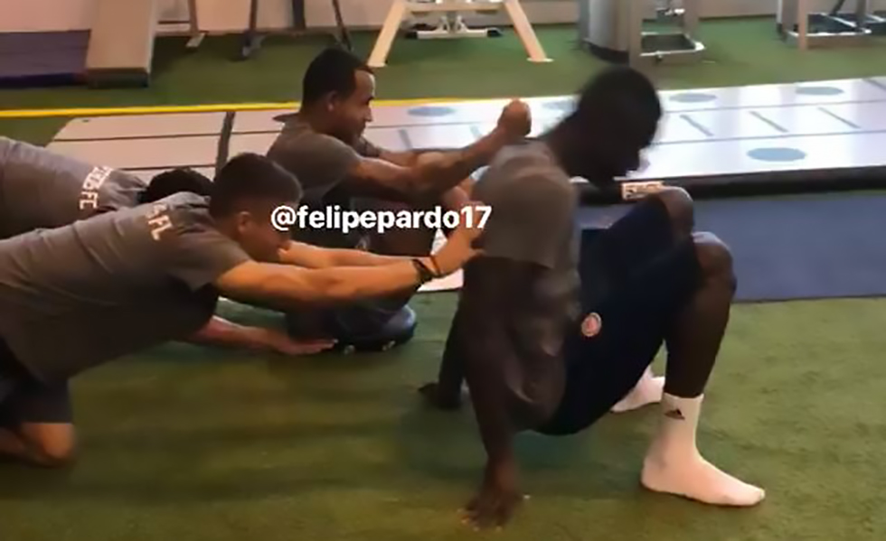 Βίντεο-έπος στο Ρέντη με… «Kiki challenge» (vid)