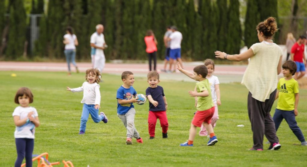 Στίβος για παιδιά: Η άσκηση που βελτιώνει τη σωματική και ψυχική τους υγεία