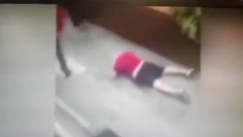 Τρομακτικές σκηνές: Οπαδός έπεσε αναίσθητος μετά από συμπλοκή! (vid)