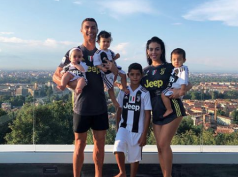 Η μπιανκονέρα οικογένεια του Κριστιάνο Ρονάλντο! (pic)