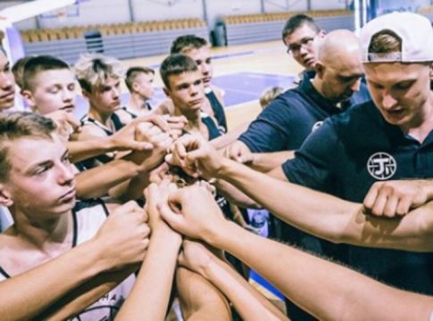 Το ιδιαίτερο καμπ του Γιάνις Τίμα (pics,  vid)