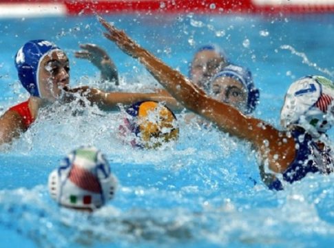 Περίπατος της Εθνικής Νεανίδων στην πρεμιέρα του Παγκόσμιου