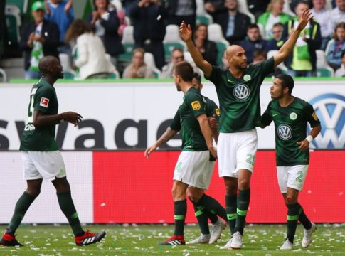 Η Βόλφσμπουργκ «σόκαρε» (2-1) την Σάλκε στις καθυστερήσεις! (vid)