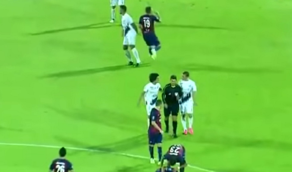 Αποβλήθηκε για «εγκληματικό» μαρκάρισμα και στη συνέχεια κλότσησε αντίπαλο (vid)