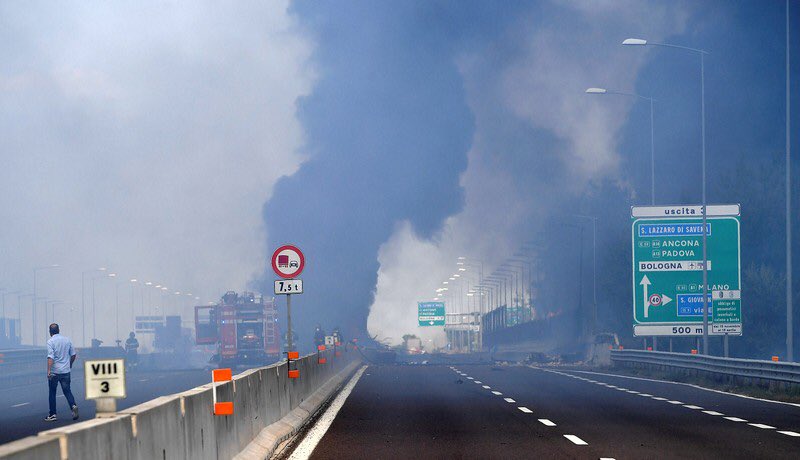 Μπολόνια : «Επί οκτώ λεπτά ακούγαμε εκρήξεις»