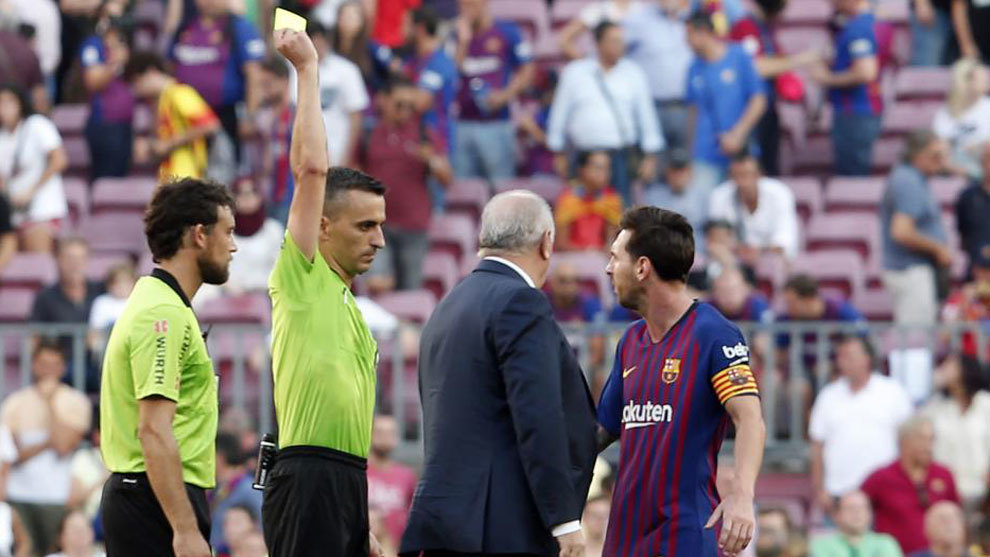 Έξαλλος ο Μέσι με τον ρέφερι: «Με απειλείς, με απειλείς, πάντα το ίδιο με σένα»